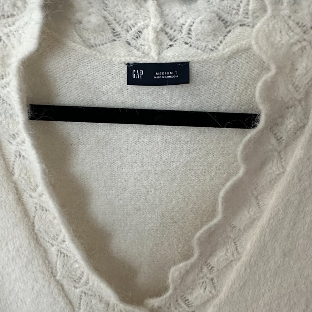 GAP Lace Cardigan - Picture 2 of 2